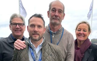 Henrik Åkerström, Daniel Andersson, Hans Karlsson och Michael Tinnerholm visar diplom.